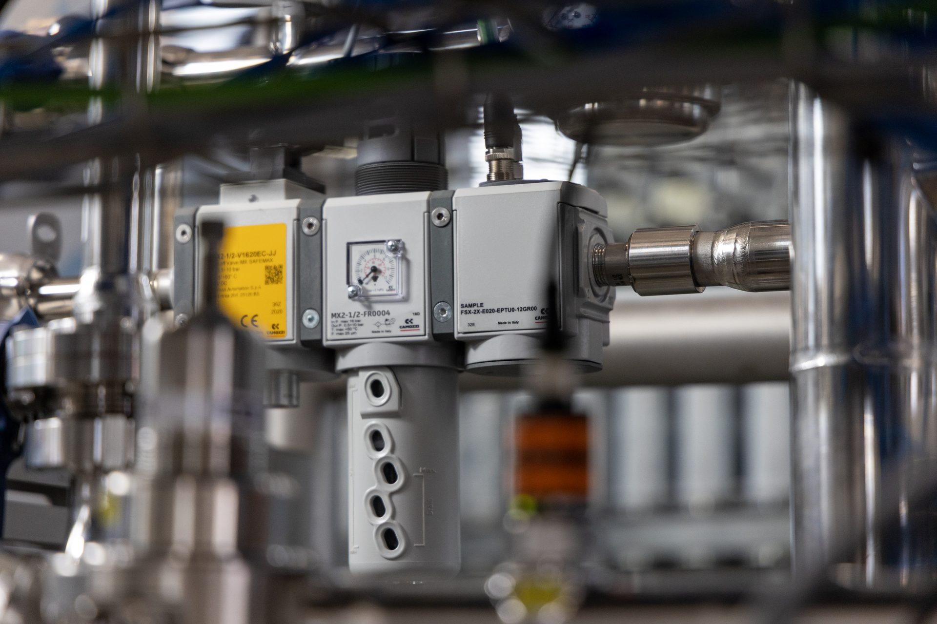 FRL station with FSX flow + dewpoint sensor in a real industrial install