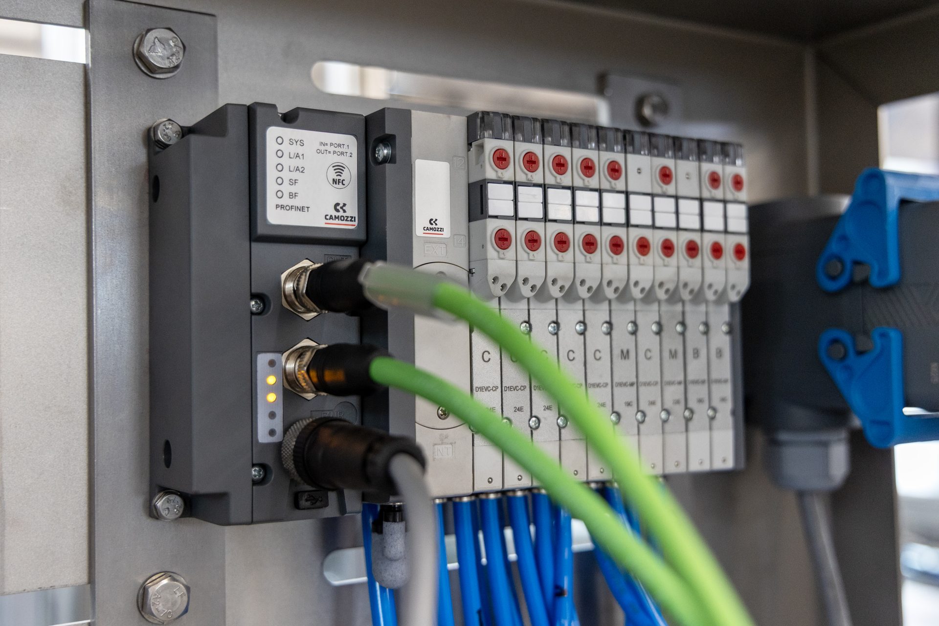 Camozzi Series D valve island with CoilVision diagnostics on a production line – red coil indicators visible, Profinet bus connected